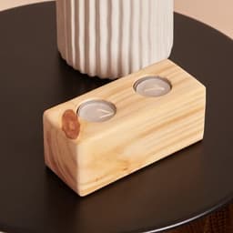 Vela decorativa com base de madeira
