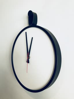 Relogio Short Strip Preto Alça Preta Mostrador Branco 40 cm