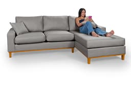 Sofá Living Amsterdã Com Chaise 3 Lugares Revestido Linho Base em Madeira