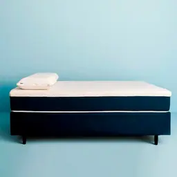 Cama Box Viúva com Colchão Mola Ensacada Guldi Firme e 2 Travesseiros Guldi Nasa Viscoelástico Azul e Branco