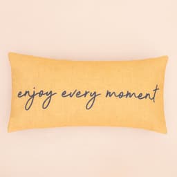 Capa Almofada Retangular Amarela Frase "Enjoy Every Moment" - Home Cartoon