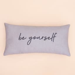 Capa para Almofada Cinza Retangular Frase "Be Yourself"  - Home Cartoon