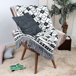 Manta Xale para Sofá Preta Geométrico de Jacquard Dupla Face 1,40m x 1,40m